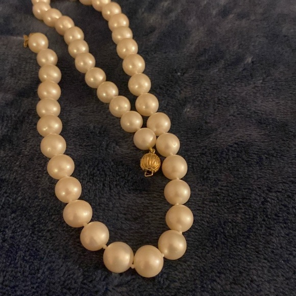 Pearl necklace with gold lock 14K beauty and elegance in 1 new w/white tag - Picture 8 of 12
